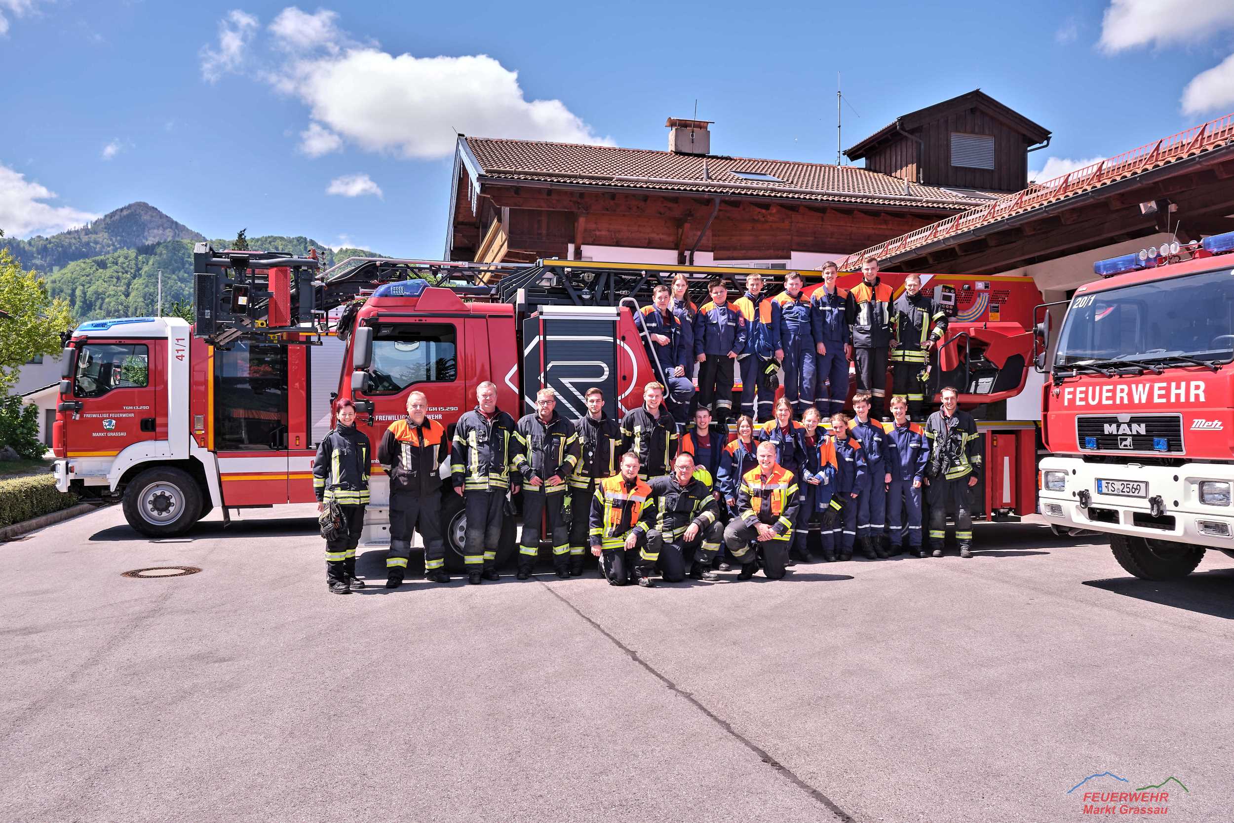 Die Jugendlichen aus Grassau schlüpften in die Rolle von Berufsfeuerwehrleuten und hatten jede Menge Spaß bei der 12 Stunden Schicht 