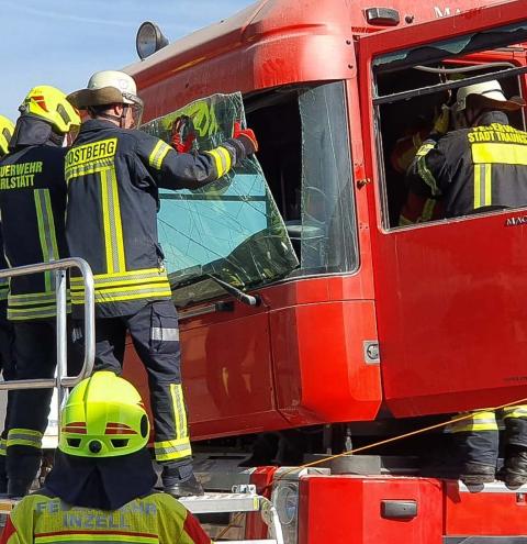 Unfälle mit LKWs sind eine besondere Herausforderung