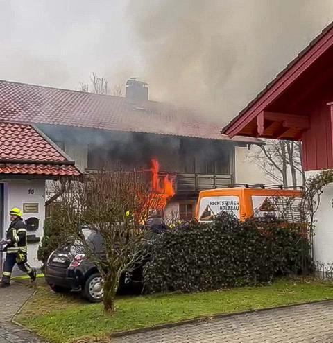 Christbaumbrand zerstört Wohnhaus