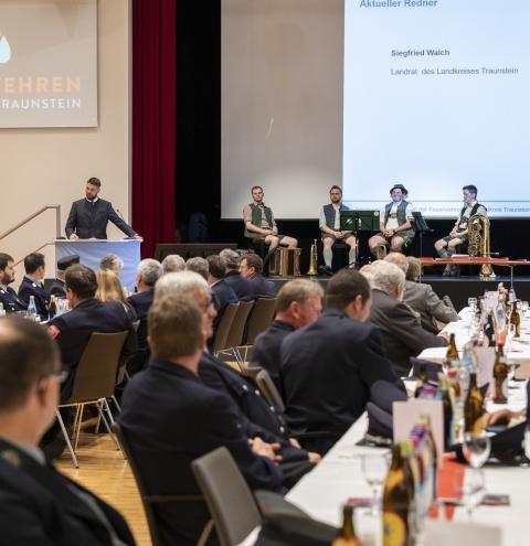 Ehrenabend für Verdiente Feuerwehrkräfte